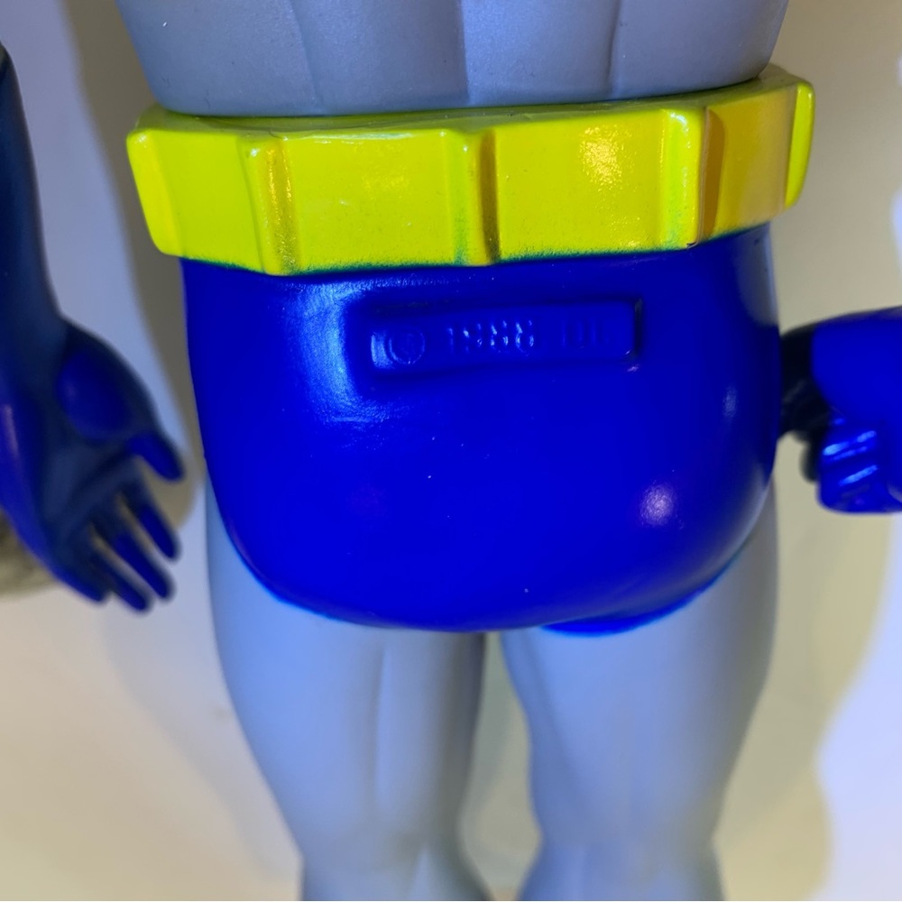 Batman 1988 DC Comics Action Figure Black Gray Yellow & Blue 15 inches tall - Picture 10 of 16
